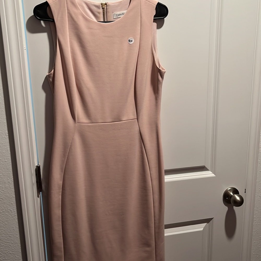 Dresses - Picture 6 of 12